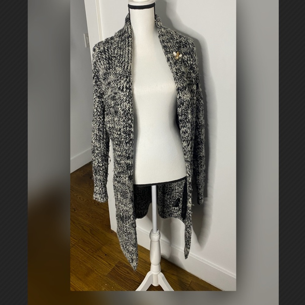 𝐇&𝐌 Women's black & white oversized sweater